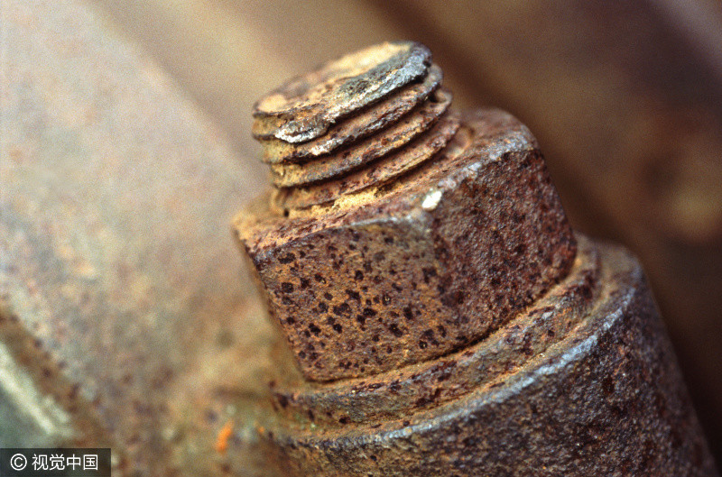 螺丝生锈拆不下来怎么办?教你一招,轻轻一