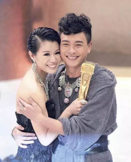 甩了相爱8年的黄宗泽，嫁给大叔环游世界，不漂亮的胡杏儿活出了最美人生！(图10)