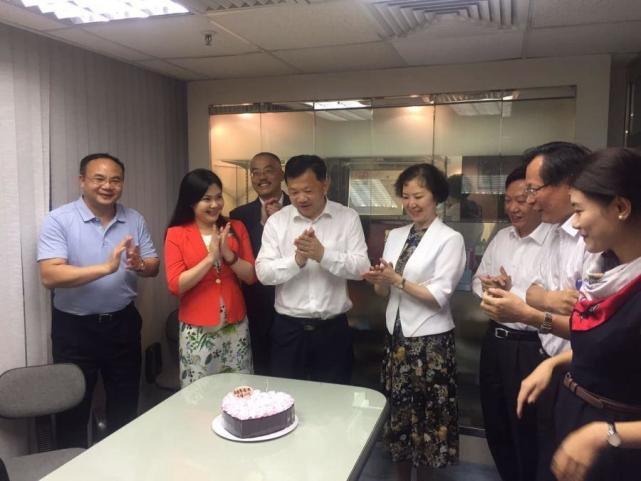 慎海雄调研广东台香港办事处贺《直通粤港澳》