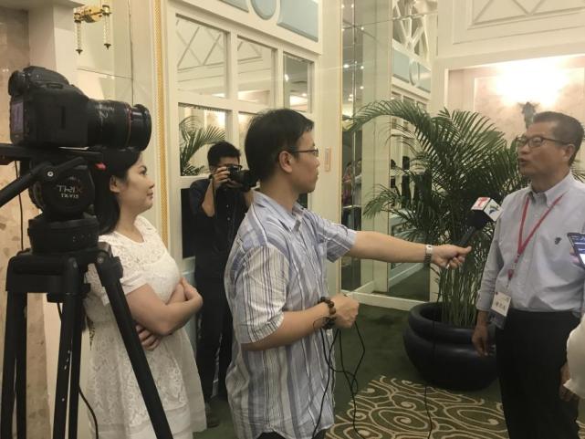 慎海雄调研广东台香港办事处贺《直通粤港澳》