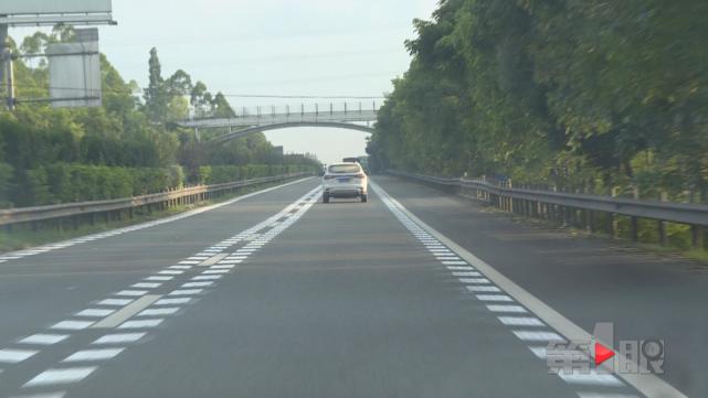 重庆高速公路新增纵向减速标线 会开车的也来