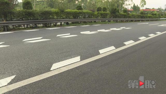 重庆高速公路新增纵向减速标线 会开车的也来