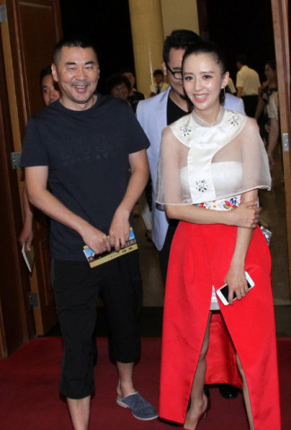 佟丽娅参加商演,陈建斌风头被抢像个小跟班太