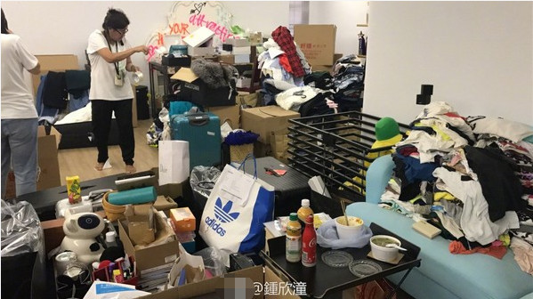 厉害！阿娇新家内部曝光 整个墙挂满墨镜比专柜还多（图） - 1