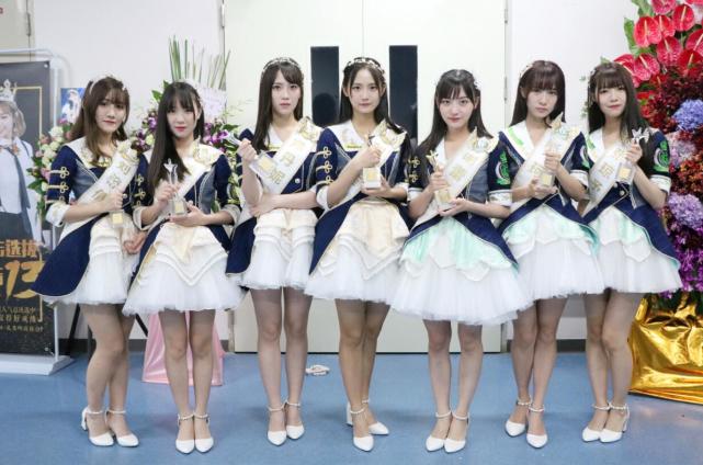 gnz48进入本届总决选top66的七位成员(左至右:刘倩倩,唐莉佳,郑丹妮