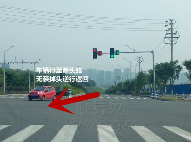 前方是断头路 重庆这个红绿灯却显示可直行