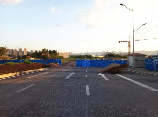 前方是断头路 重庆这个红绿灯却显示可直行