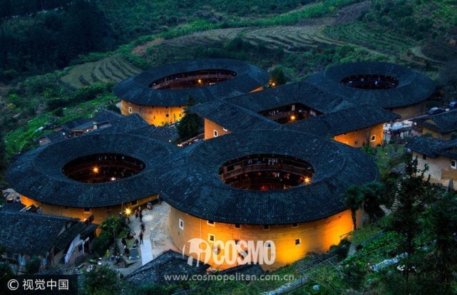 明明轻松40度 这些“火炉”却挤满赴汤蹈火的旅行者