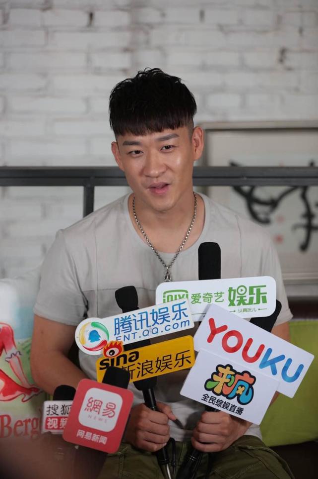 曹云金大方承认与唐菀恋情 笑称：奔着结婚去