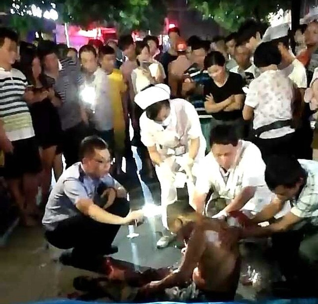 麻章一男子持刀砍人 伤者血流不止