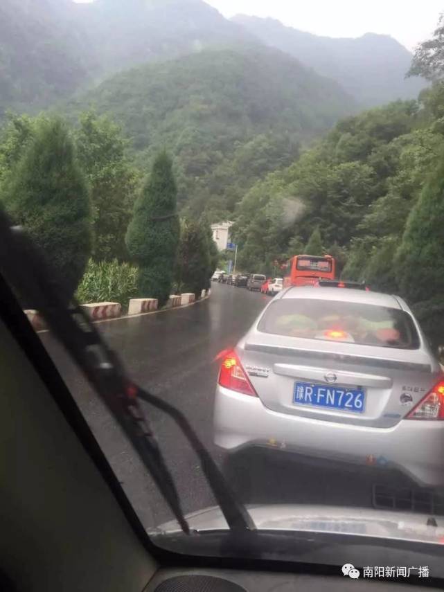 南阳发布暴雨黄色预警 国道西峡段发生车祸致拥堵