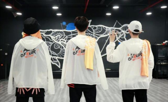 TFBOYS演唱会直播首日预订人数能坐满9个鸟