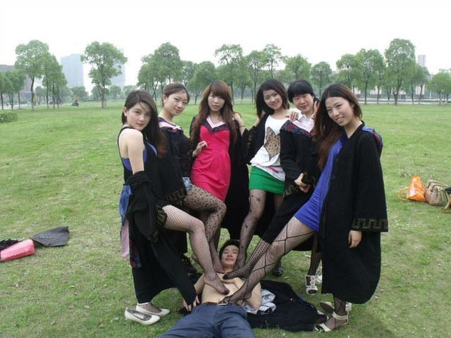 兄弟,你这样累不累,哥替你会儿?