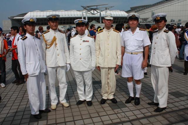 青年穿日军服在抗战遗址拍照引热议,玩出格的