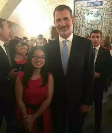 华人女孩喜获西班牙大区高考状元 受王室接见