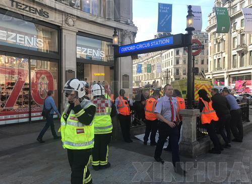 伦敦市中心附近一列地铁起火　事发时正值早高峰