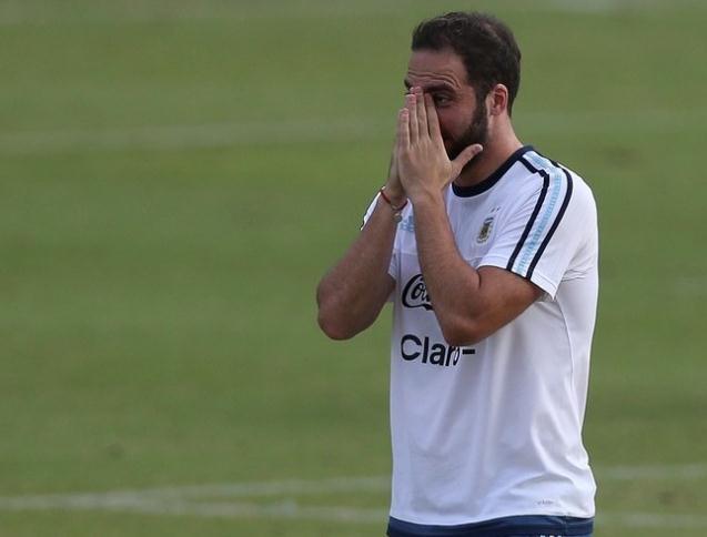 国脚生涯终结?伊瓜因球荒+不防守惹怒桑保利