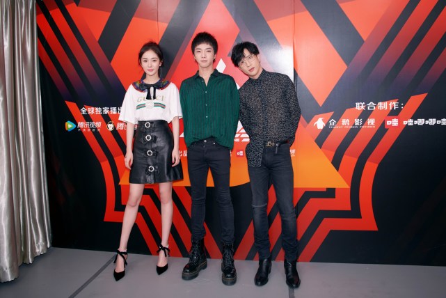 薛之谦强吻花花 杨幂喊话节目组求与选手合作