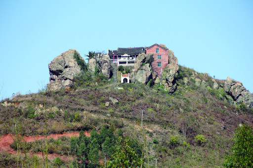 西与逢塘乡毗连,南边接壤荫田镇,北邻水口山镇(原松柏镇)