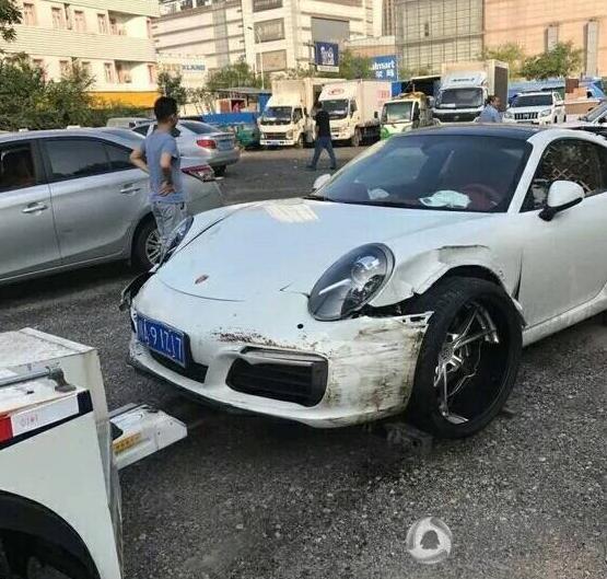 成都籍中超球员醉驾 开保时捷连撞6车