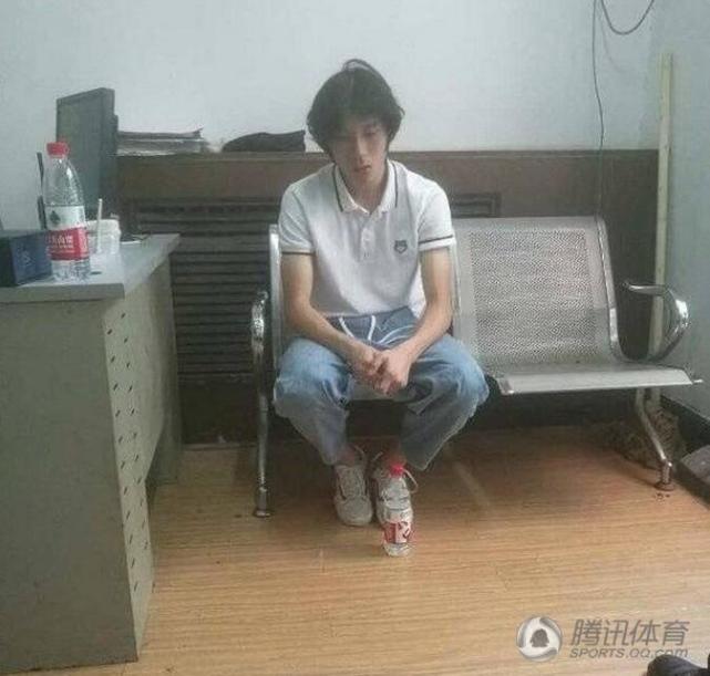 白岩松:职业的中国足球仍有醉驾 我们进步了?