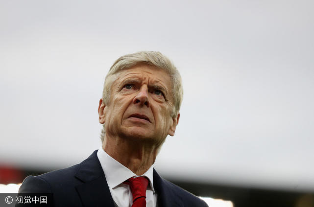 紧握双手!温格满面愁容 下课横幅何时重现_体