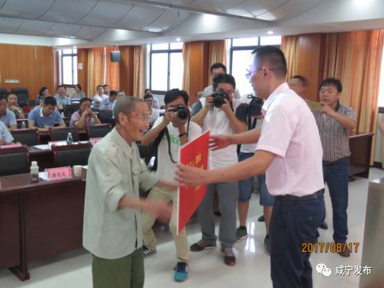 92岁老兵再捐30万建关爱基金 曾捐款250余次