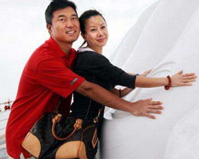 满文军第二段婚姻也画上句号？现身民政局疑办离婚 - 6