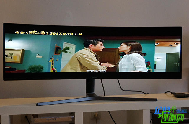 评三星48.9英寸曲面显示器:多窗口神器画质出