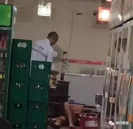 因十天工资,绵阳通安巷串串店两老板被捅身亡