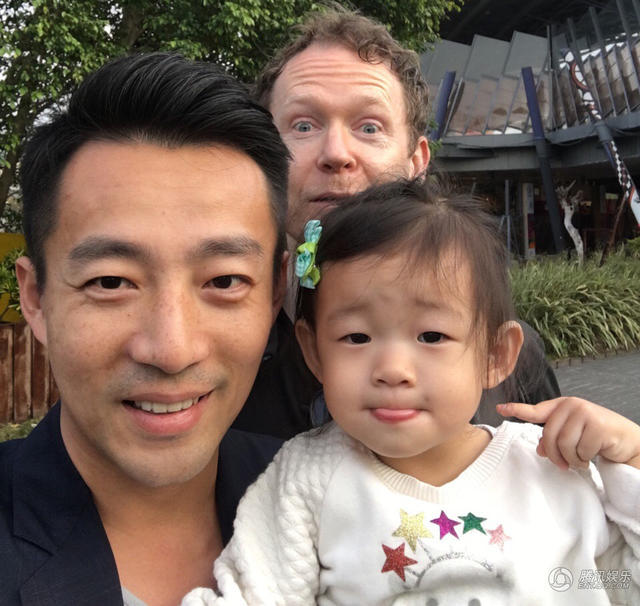 大S汪小菲女儿小玥儿长大长高了 表情更是逗趣可爱(图)－娱乐频道