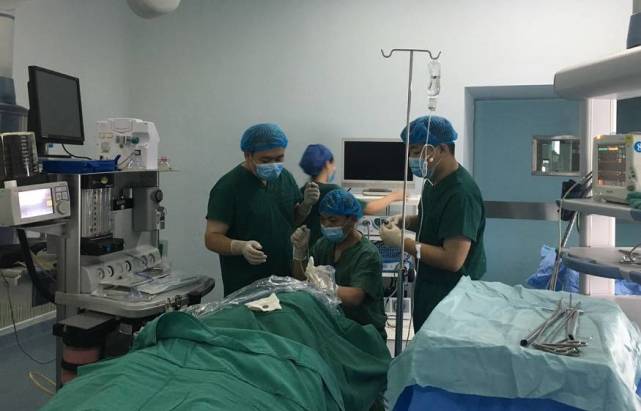 长沙4岁男孩玩耍时误吞硬币 引起进食呕吐急坏