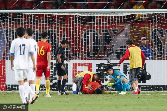 特评：国足搏命留住希望 张琳堵枪眼你哭了么