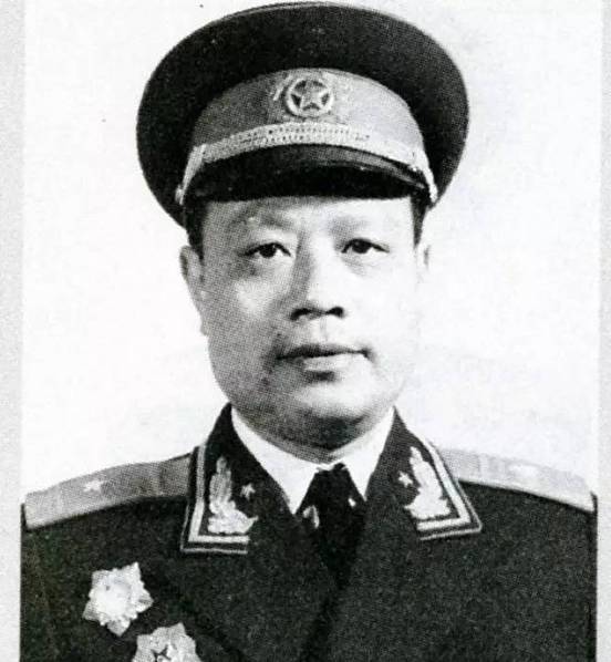 【15】谢锡玉(1916—1995,萍乡市莲花县人,曾任空军第7军政治委员