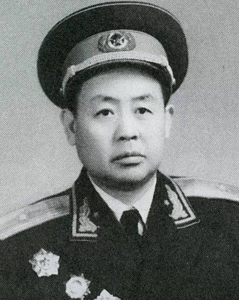 【14】 徐国贤(1916—2000),萍乡市莲花县人,曾任工程兵副司令员等职