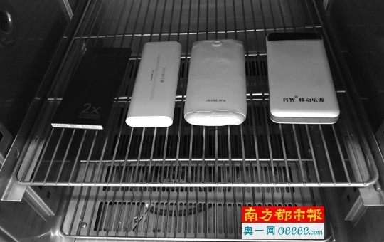 火车站买的充电宝一点就着 “小米”经重击严重变形