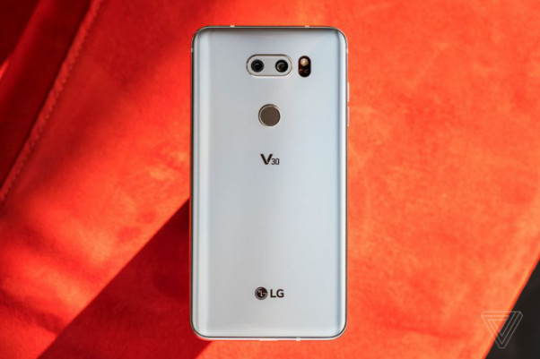 LG V30测评:少了一些花样,多了一块悦目的OL
