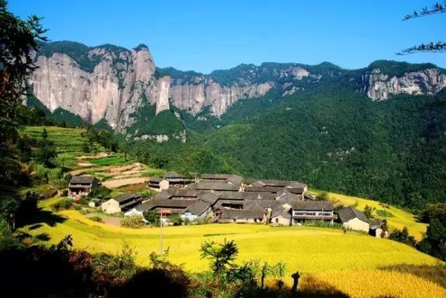 仙居旅游资源丰富,神仙居景区包括神仙居,景星岩,十三都,公盂,淡竹