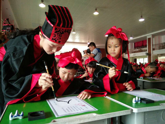 开笔启智 击鼓鸣志 佛山这群小学生萌翻了!