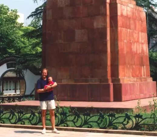 邵阳女孩被美国人领养22年 回家乡寻亲