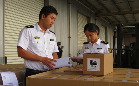 首批销往国内的iPhone8 Plus从郑州发货