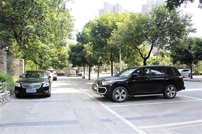 永川临时占道停车收费 车辆霸占道路现象减少