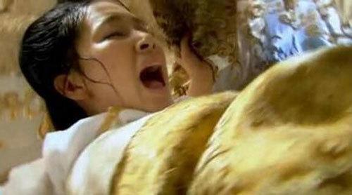 每次看古装片都会疑惑,古代女人生孩子为什么