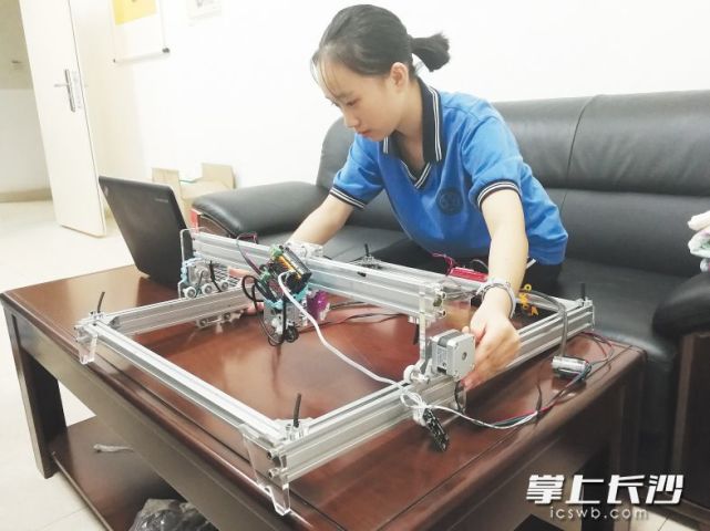 长沙17岁女生获12项比赛大奖 申请8项国家专