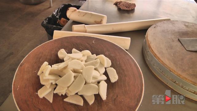 脑洞大开!男子将香蕉树芯做成招牌菜