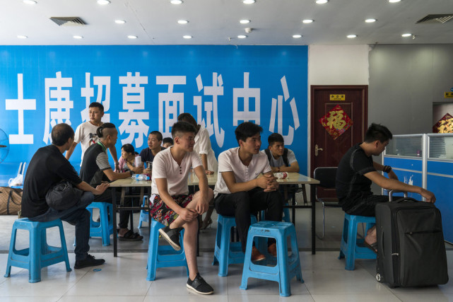 揭秘郑州苹果城:全球一半iPhone产自这里