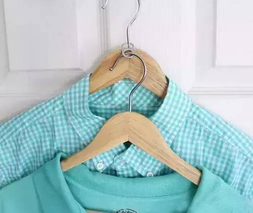 如何叠放内衣_叠衣服卡通图片(3)
