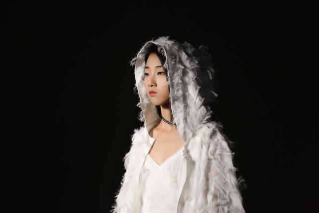 Yamy《Ay》MV首发 大胆演绎嘻哈范