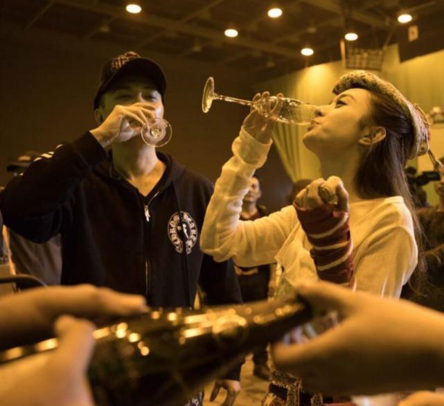 赵丽颖被曝和夜宿冯绍峰家,两人恋情坐实了?