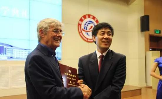 张吉龙容志行任国家足球学院顾问 米卢当技术